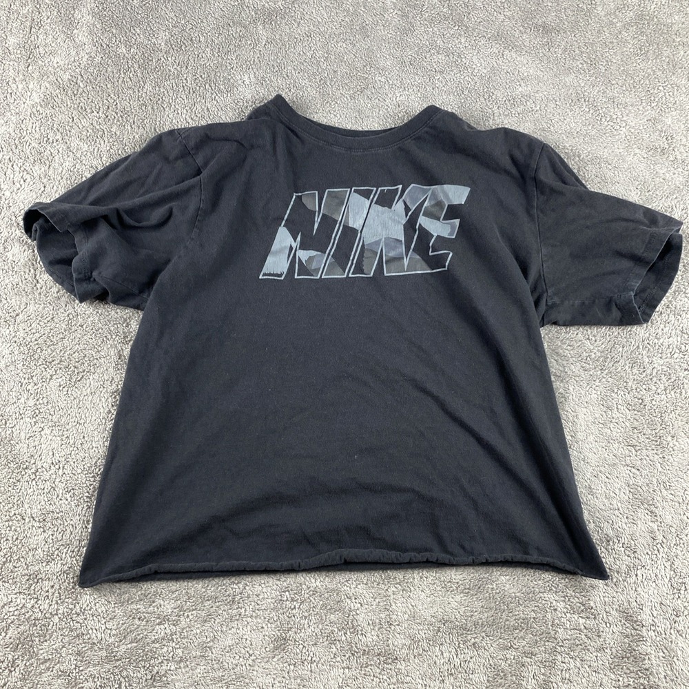 The Nike Tee T-Shirt Mens Large Black Athletic Cut Logo Bottom‎ Cut Shorter